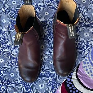 Women’s Blundstones High-Top Boots, Shiraz #1352, size 9.5 U.S.